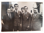 Fotografia Gen. Syseno Sarmento com Jogadores da Seleção Brasileira (CBF) - Coleção Syseno Sarmento